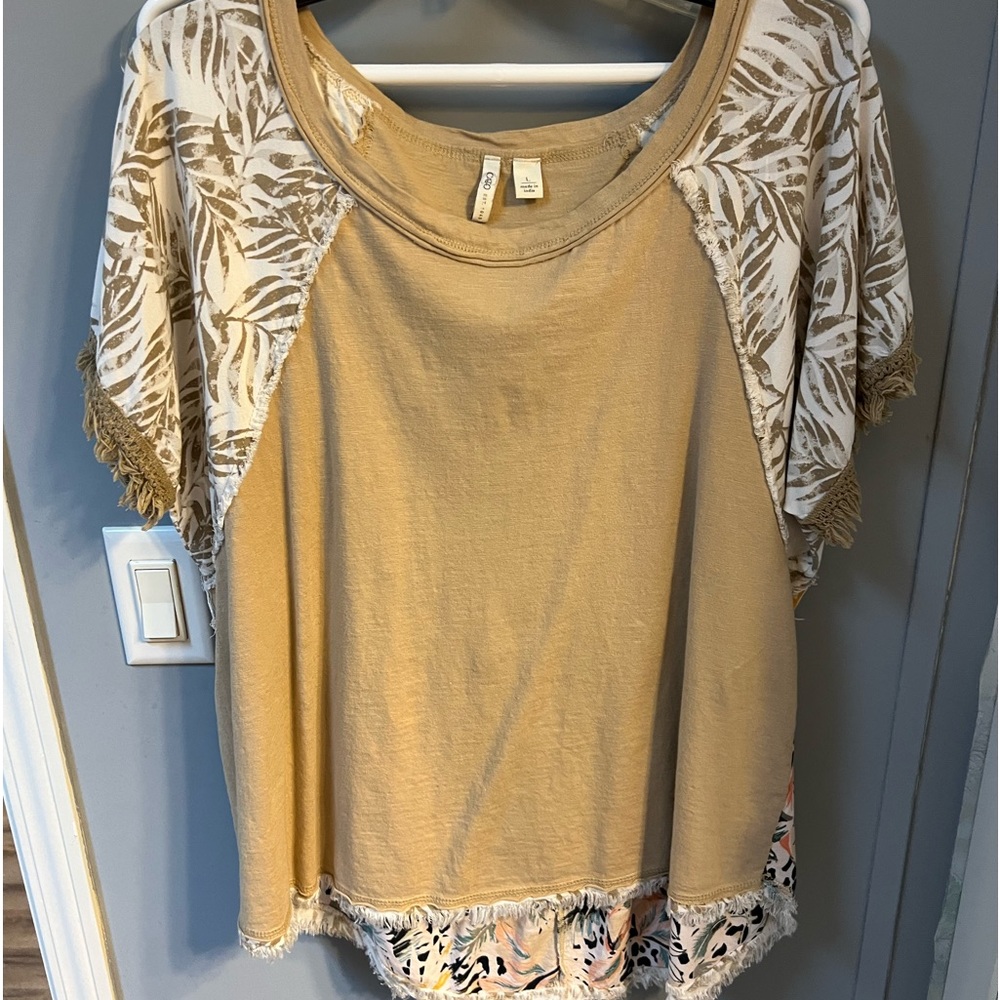 Cute tan & floral design on the back very cute
